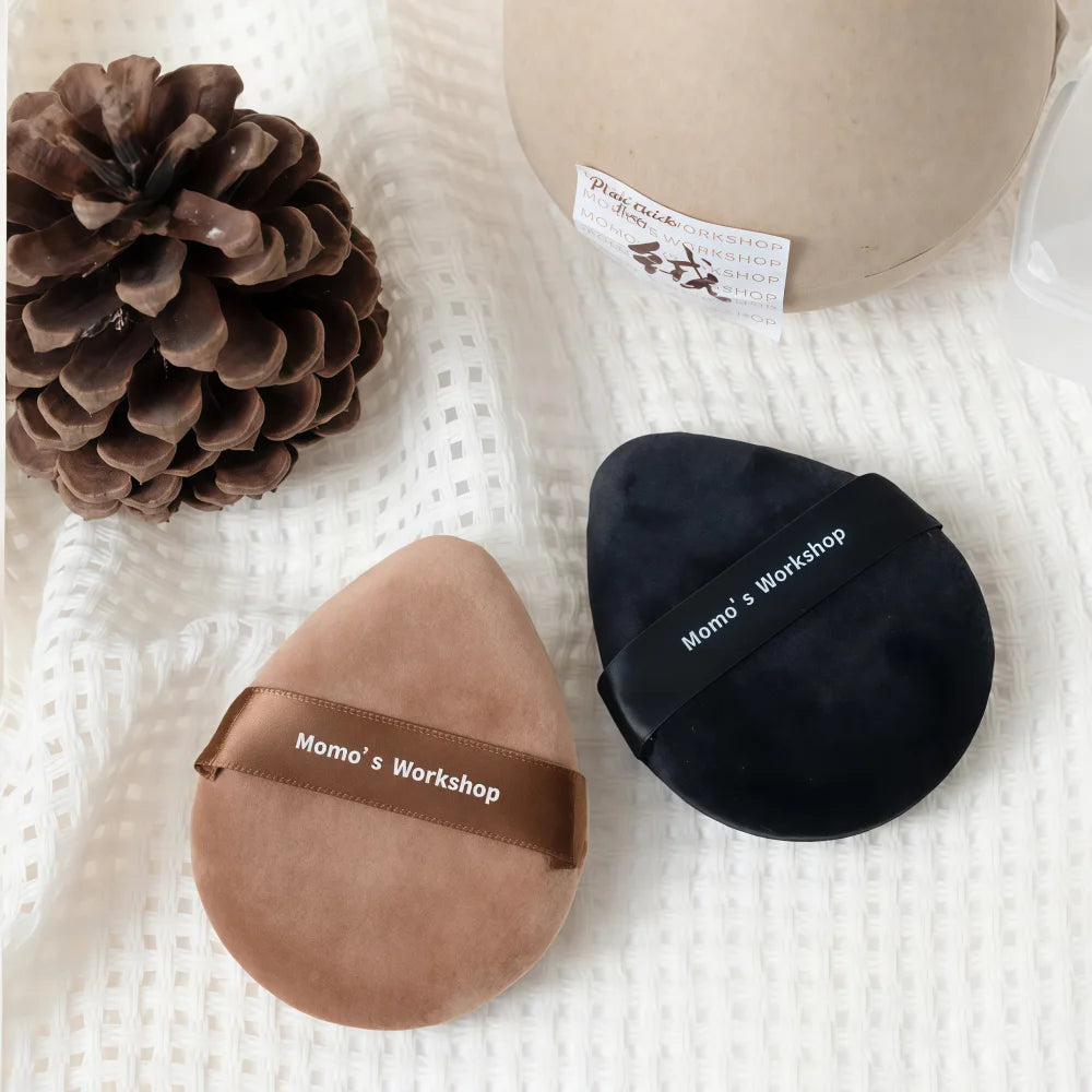 Ensemble de 2 houppettes à poudre moelleuses MOMOS WORKSHOP 